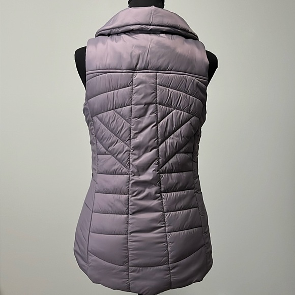 ⭐️ MONDETTA Pale purple/gray INCREDIBLY soft puffer vest! ⭐️ - Picture 3 of 5